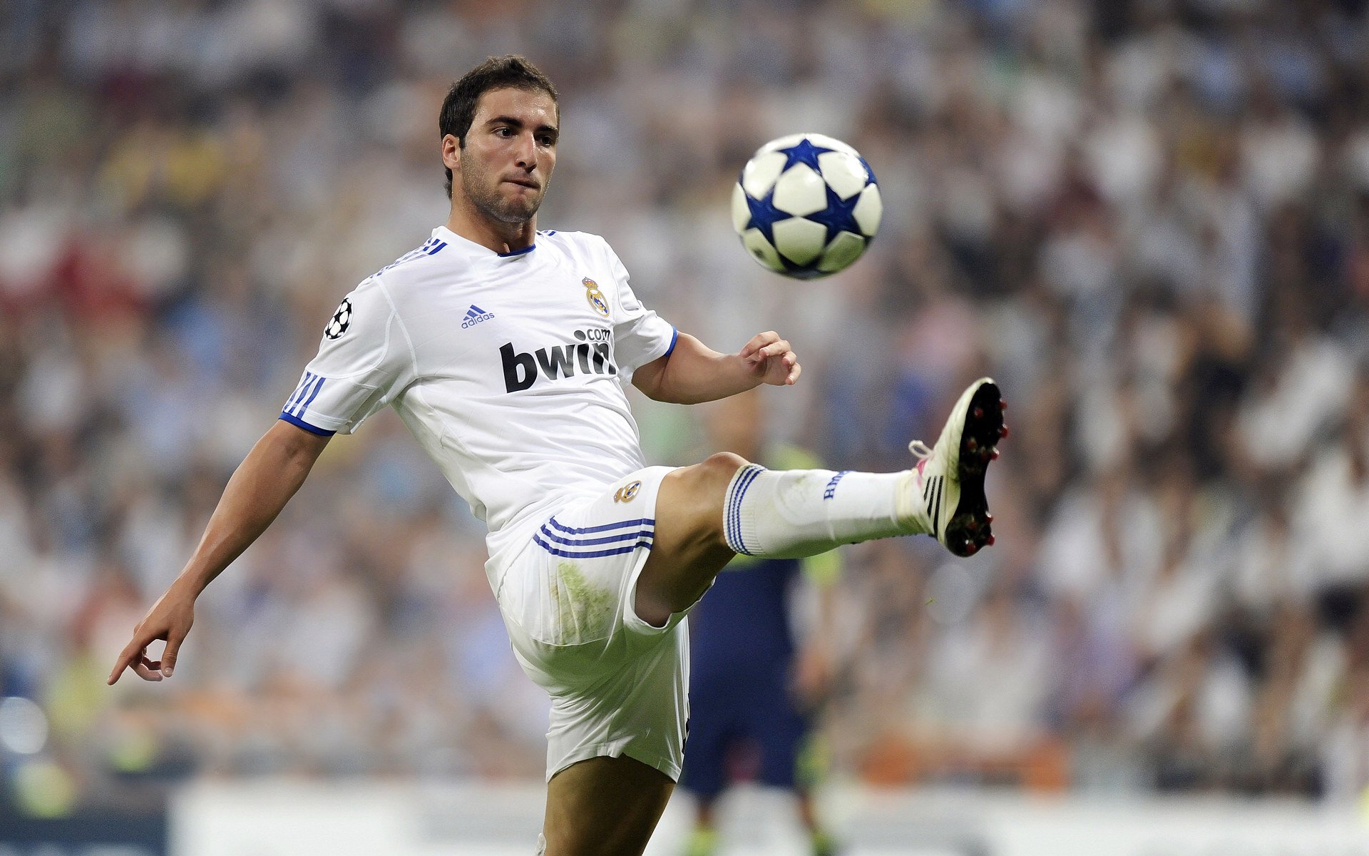 恩多比·恩乔：南非队的进攻枢纽，关键时刻的“进球机器”